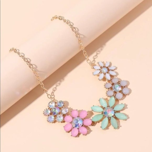 NEW BEAUTIFUL GEMSTONE FLOWERS GOLD NECKLACE - Picture 3 of 5